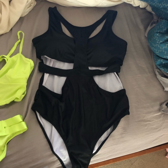 Bathing suit - Picture 1 of 3